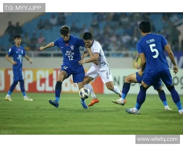 邓涵文与玉昆携手征战亚冠赛场展现中国足球新风貌