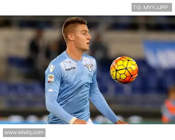 米林科维奇新书发布会吸引众多文学爱好者 米林科维奇新书发布会吸引众多文学爱好者